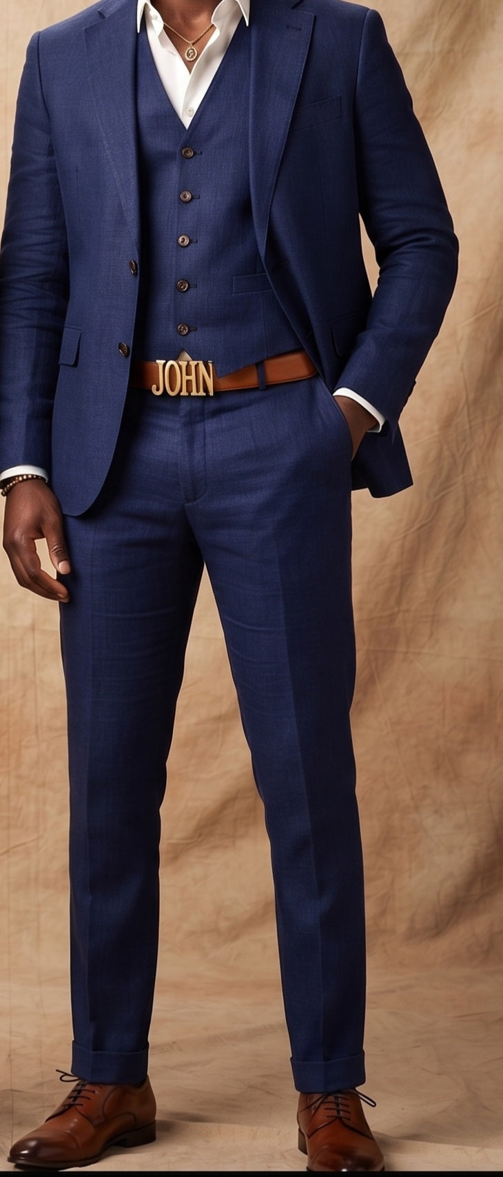 Ceinture IDENTITÉ camel personnalisée avec les initiales JOHN et boucle dorée