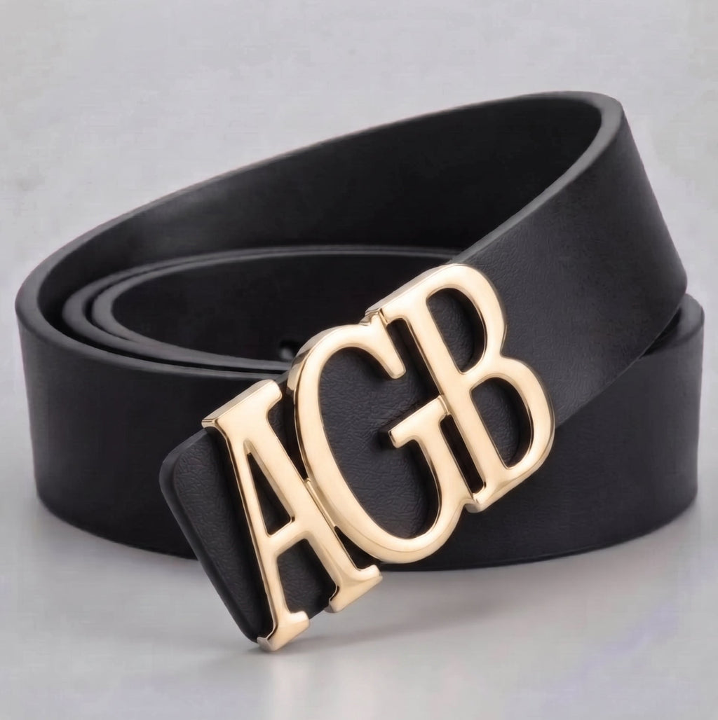 Ceinture IDENTITÉ noire personnalisée avec les initiales AGB et boucle dorée