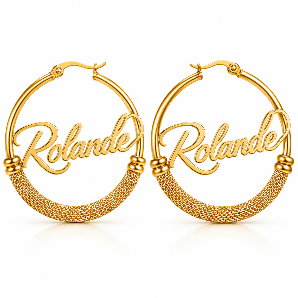 Boucles d’oreilles AUDACE dorées créoles personnalisées avec prénom Rolande fond blanc