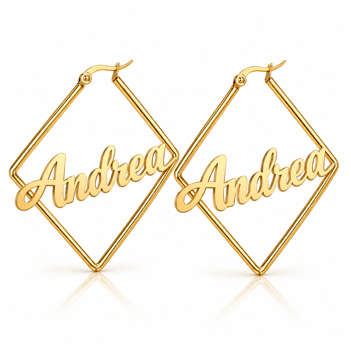 Boucles d’oreilles LOSANGE dorées 4 cm personnalisées avec prénom Andrea fond blanc