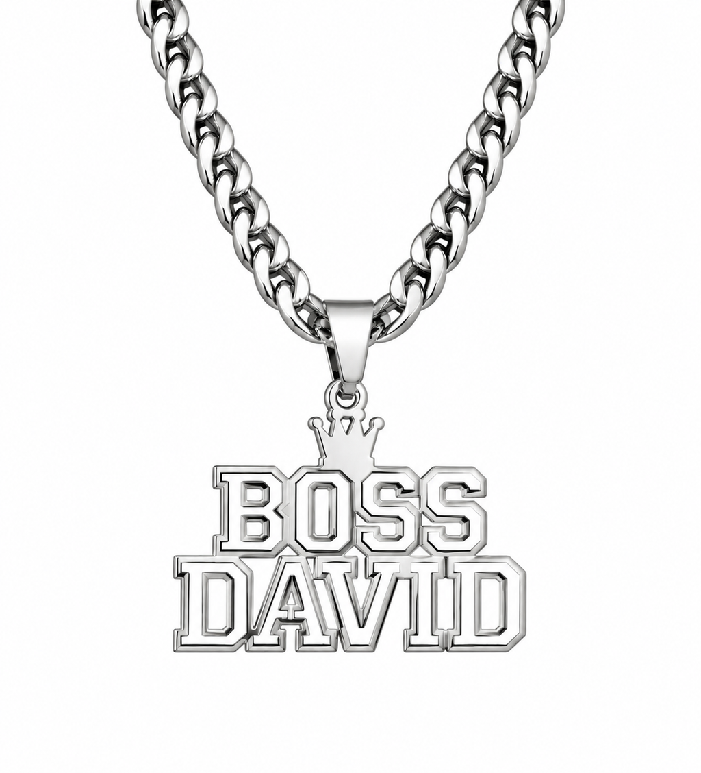 Collier DAVID argenté personnalisé avec le texte Boss David et motif couronne fond blanc