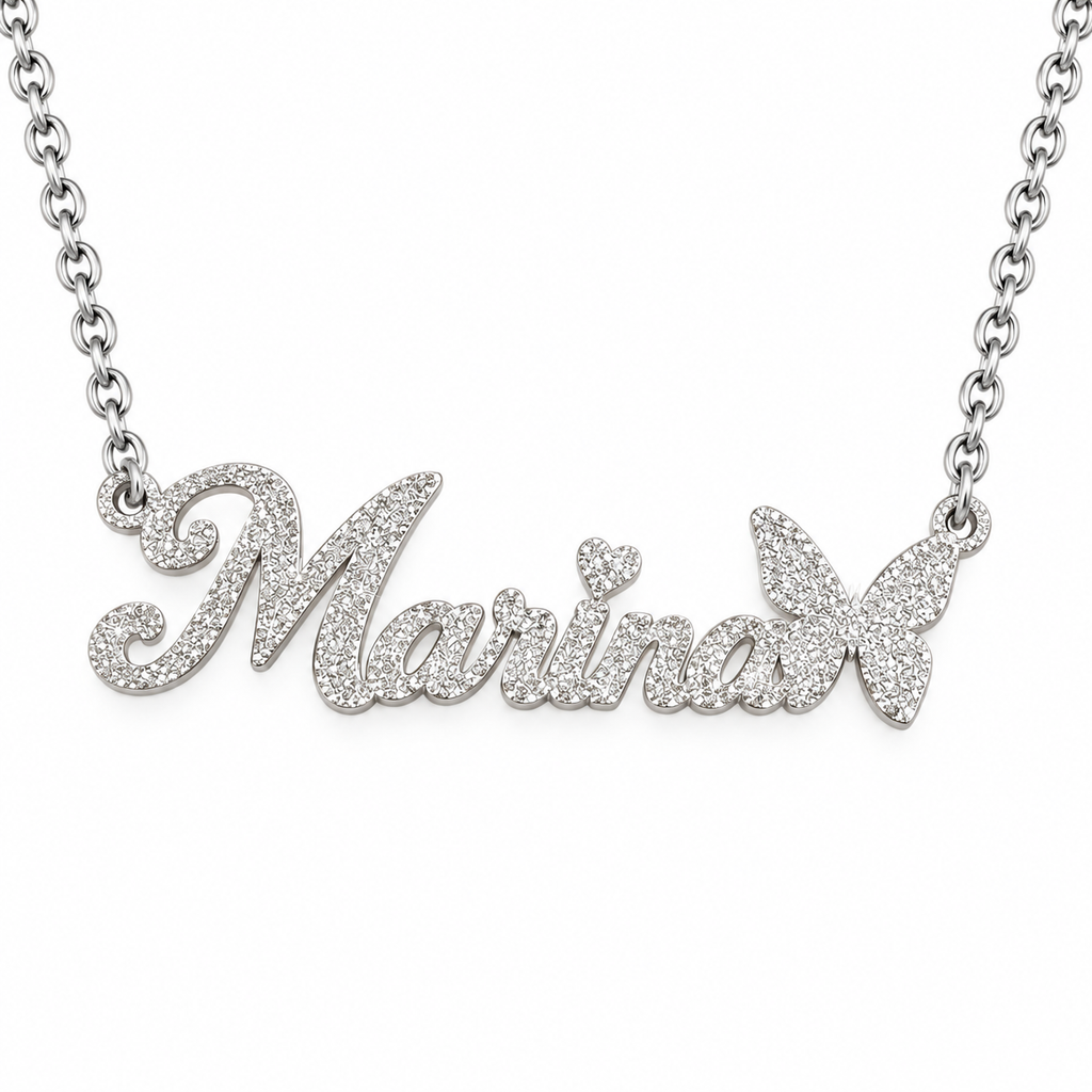 Collier prénom personnalisé fille avec cœur et papillon – SCINTILLANTE argenté fond blanc