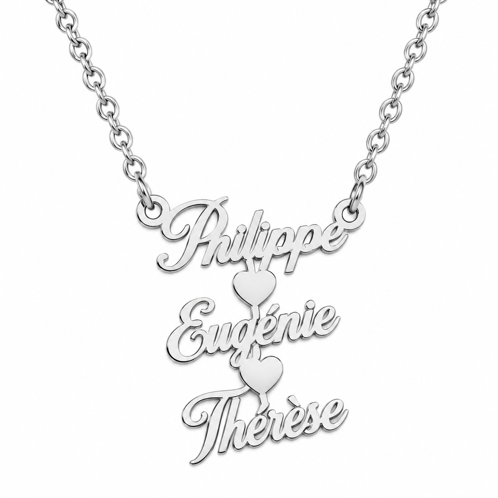 Collier FRATRIE argenté personnalisé avec trois prénoms Philippe Eugénie et Thérèse porté par une femme