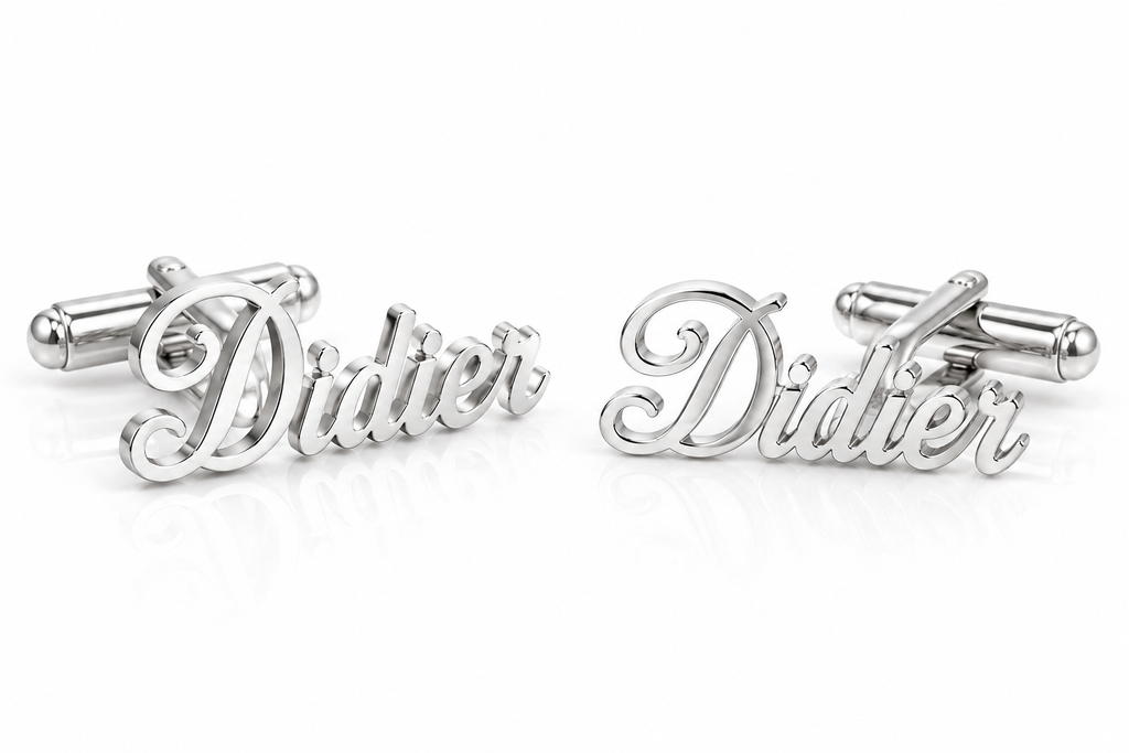 Boutons de manchette AURA dorés MINUSCULE personnalisés avec le prénom Didier sur fond blanc