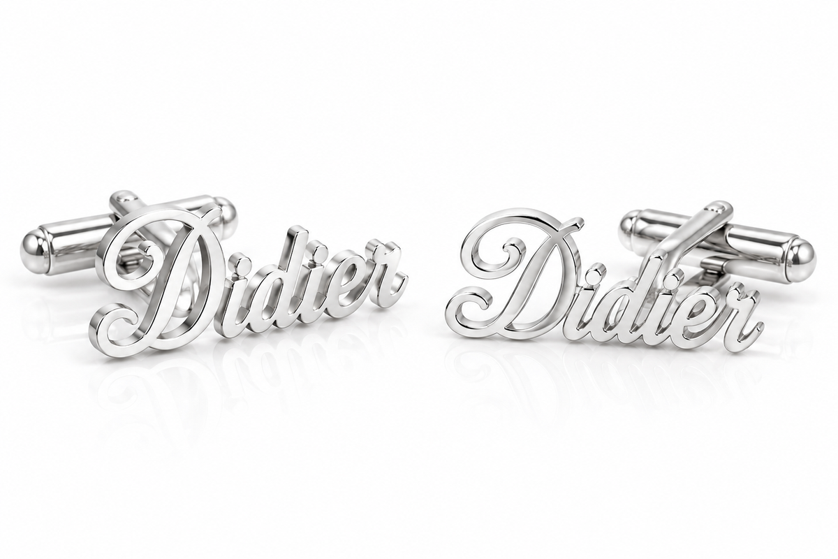 Boutons de manchette AURA dorés MINUSCULE personnalisés avec le prénom Didier sur fond blanc