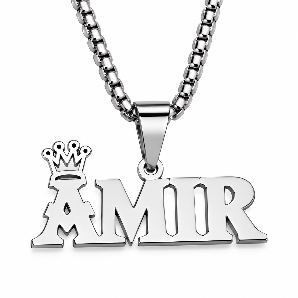 Collier ROI argenté personnalisé avec le prénom Amir et motif couronne fond blanc