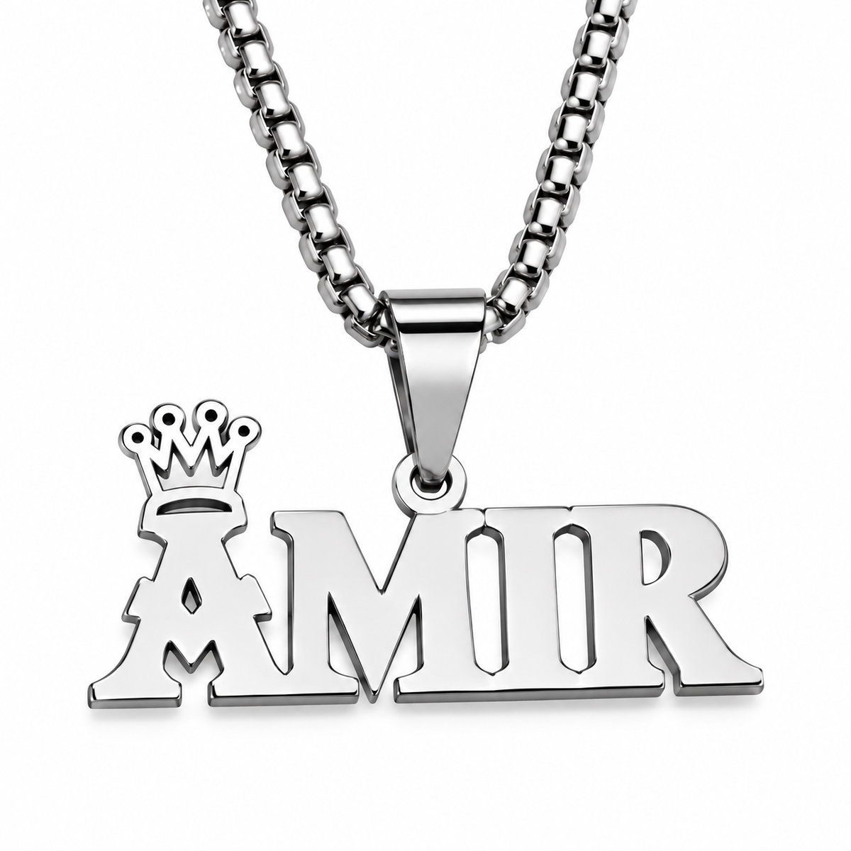 Collier ROI argenté personnalisé avec le prénom Amir et motif couronne fond blanc
