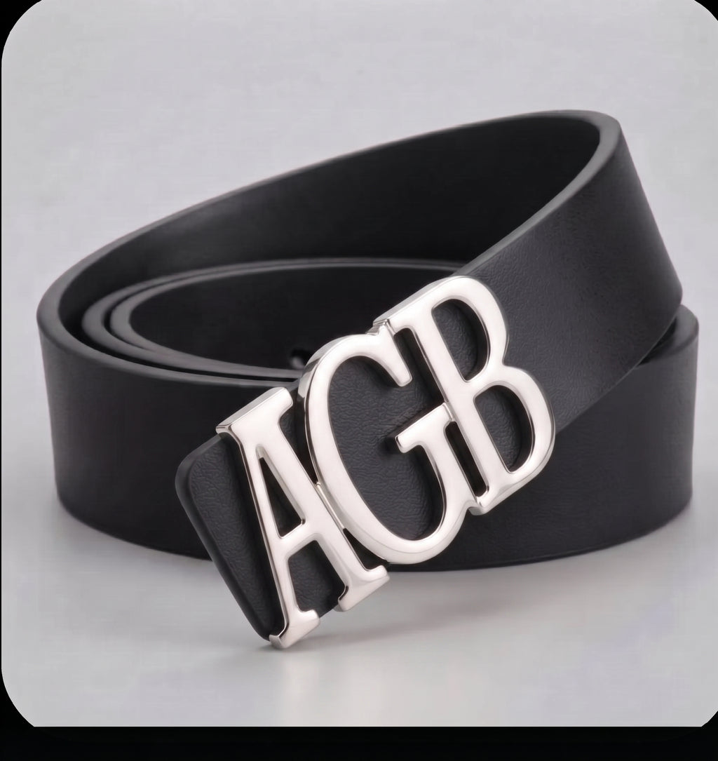 Ceinture IDENTITÉ NOIRE personnalisée avec les initiales AGB et boucle argenté