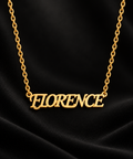 Collier PRÉSENCE doré personnalisé avec prénom FLORENCE en lettres majuscules fond noir