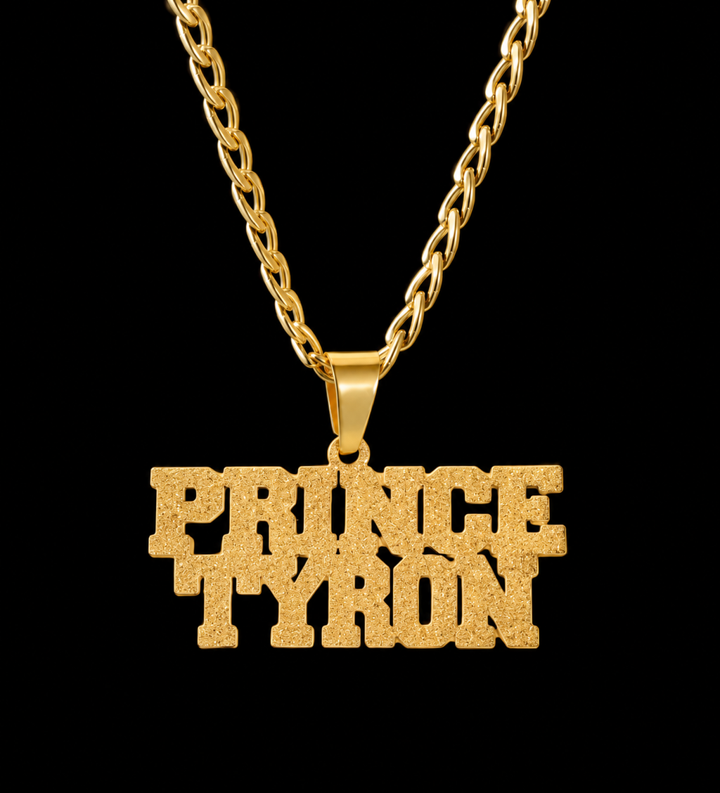  Collier ÉCLAT doré personnalisé avec le texte Prince Tyron et finition brillante texturée fond noir