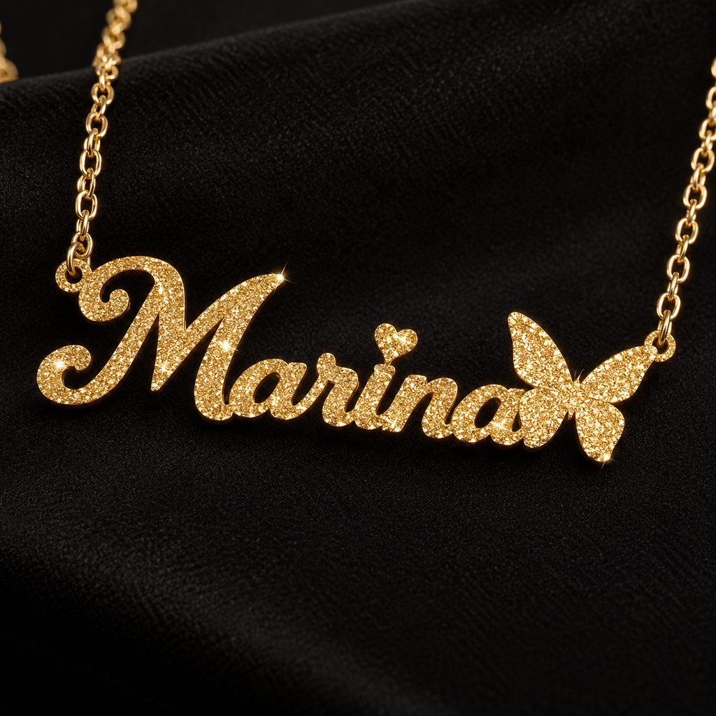 Collier prénom personnalisé fille avec cœur et papillon – SCINTILLANTE doré fond noir