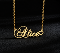 collier prénom personnalisé doré modèle ALICE avec petits cœurs fond noir