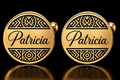 Boucles d’oreilles ROYALE dorées personnalisées avec prénom Patricia et motifs graphiques fond noir