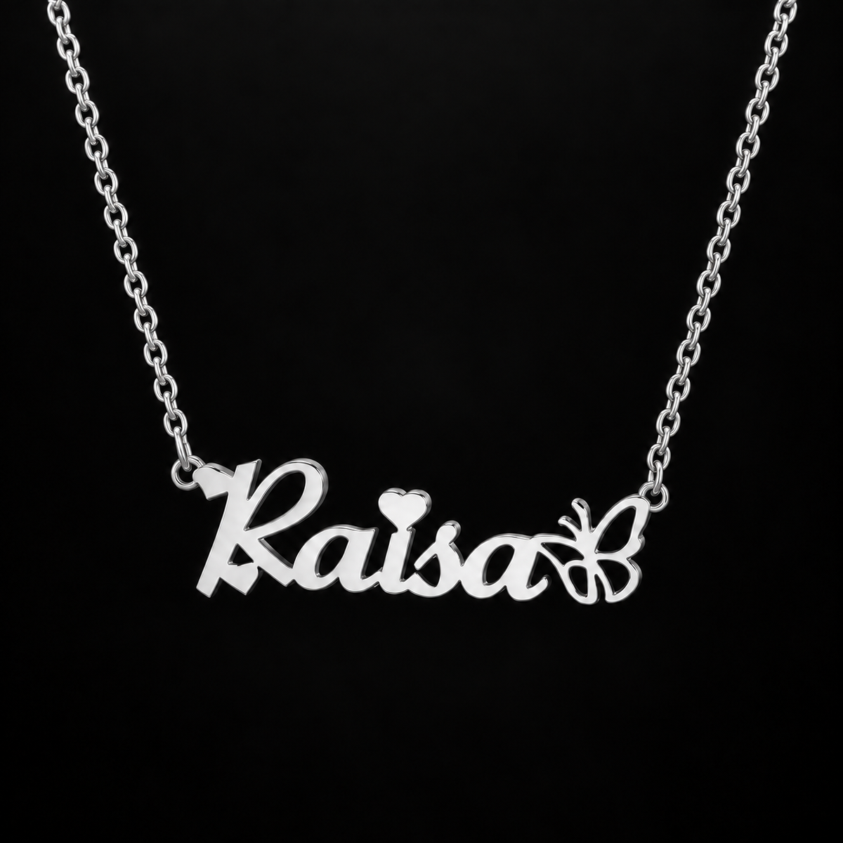 Collier prénom personnalisé fille avec cœur et papillon ajouré – ÉCLOSION fond noir argenté