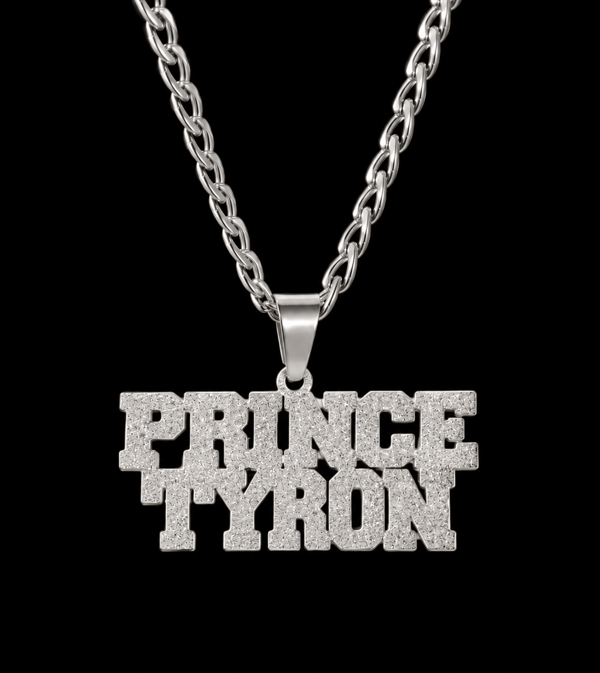  Collier ÉCLAT argenté personnalisé avec le texte Prince Tyron et finition brillante texturée fond noir