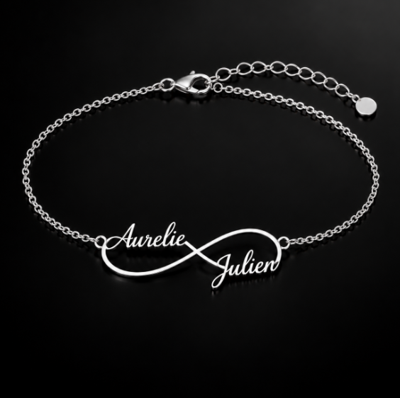 Chaîne de cheville INFINI argenté personnalisée avec prénoms Aurélie et Julien fond noir