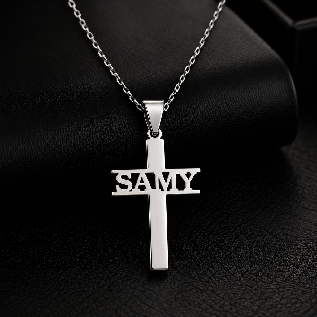 Collier croix avec prénom personnalisé enfant – modèle REPÈRE fond noir argenté
