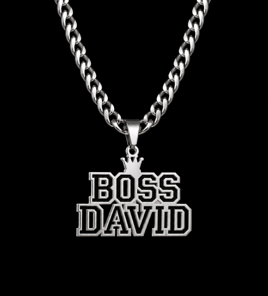 Collier DAVID argenté personnalisé avec le texte Boss David et motif couronne fond noir