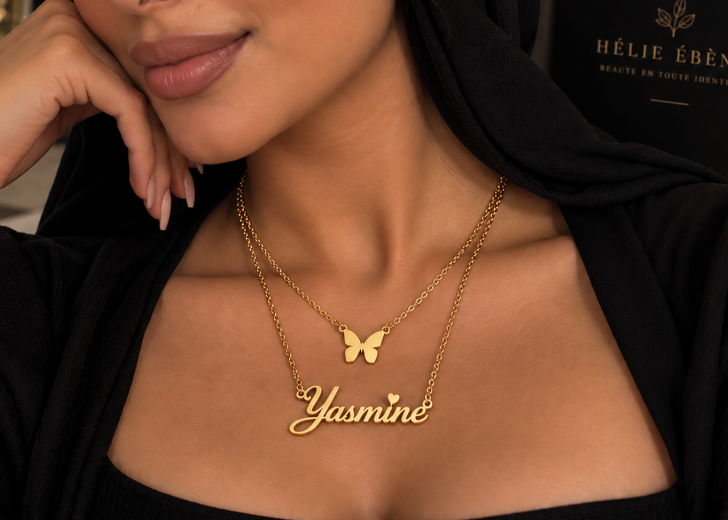Collier double chaîne TENDRESSE doré personnalisé avec prénom Yasmine et papillon porté