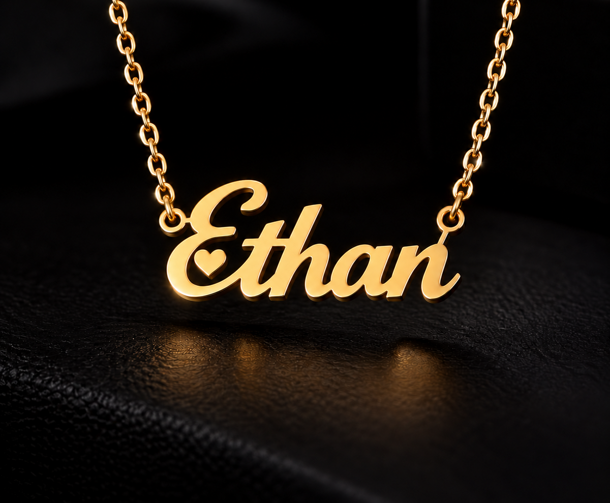 Collier prénom personnalisé enfant avec petit cœur – modèle mixte doré ethan fond noir