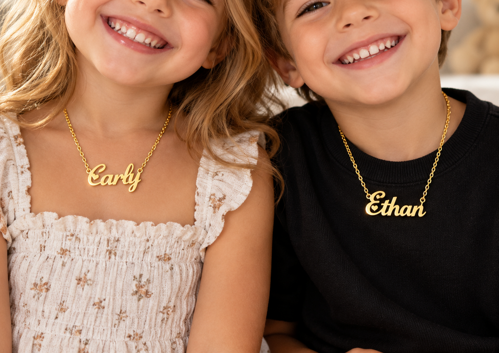 Collier prénom personnalisé enfant avec petit cœur – modèle mixte doré