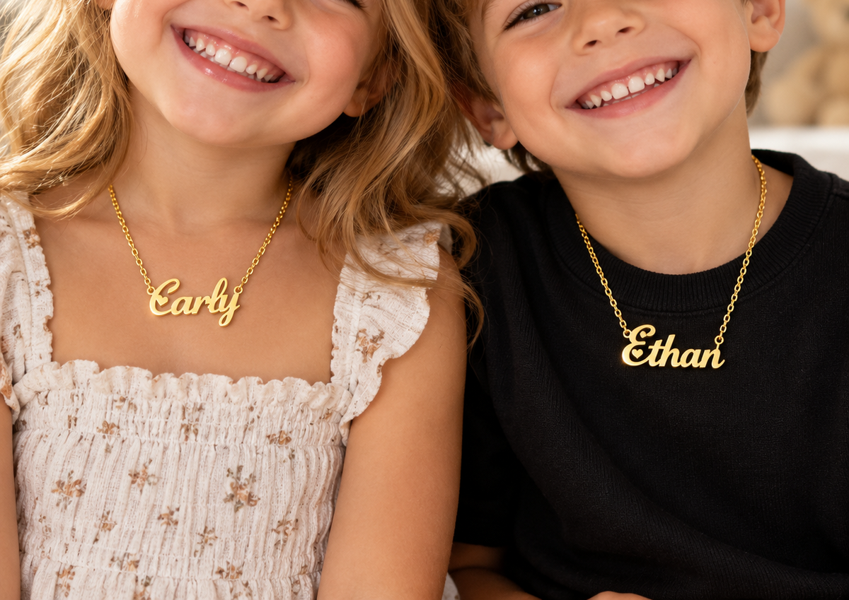 Collier prénom personnalisé enfant avec petit cœur – modèle mixte doré