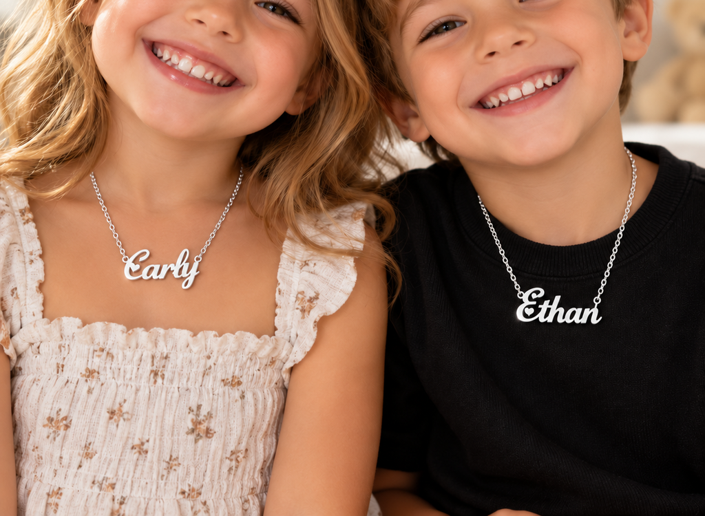 Collier prénom personnalisé enfant avec petit cœur – modèle mixte argenté