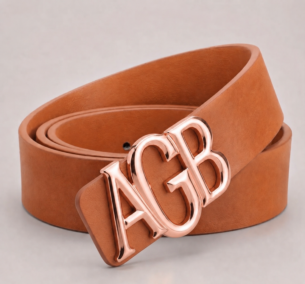 Ceinture IDENTITÉ camel personnalisée avec les initiales AGB et boucle or rose
