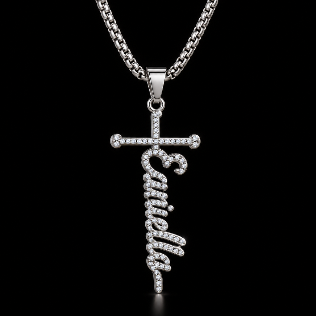 Collier GRÂCE argenté avec croix ornée de pierres et prénom personnalisé fond noir