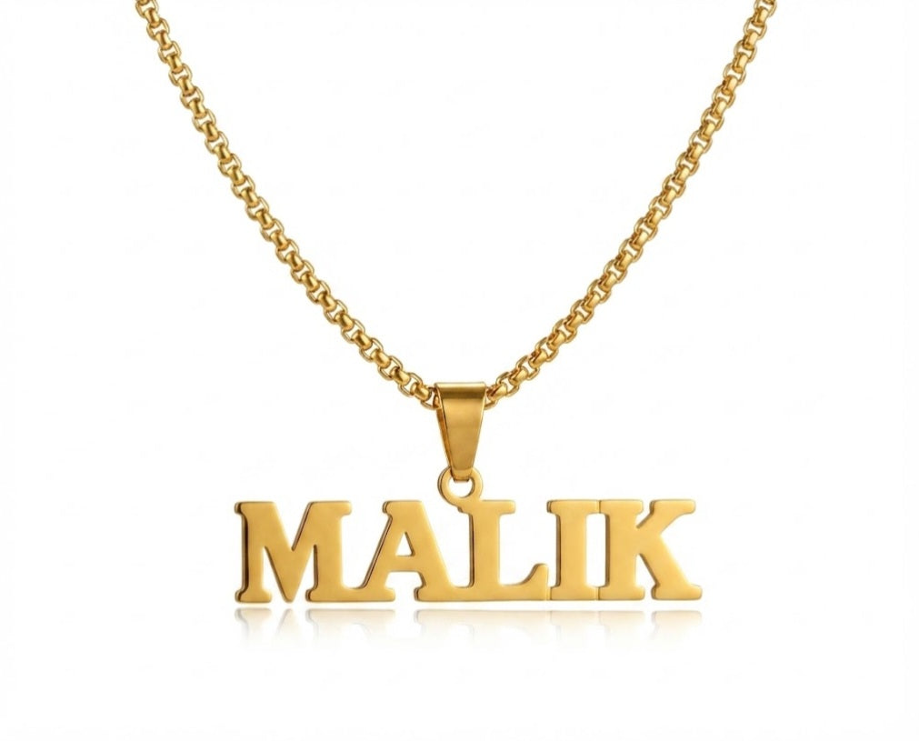 ollier prénom personnalisé MALIK doré en acier inoxydable sur fond blanc
