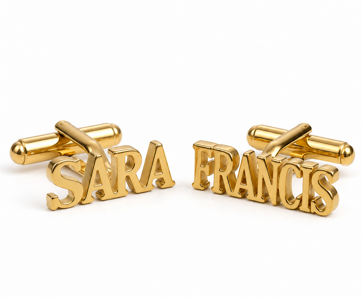 Boutons de manchette UNION doré personnalisés avec les prénoms SARA et FRANCIS  sur fond blanc
