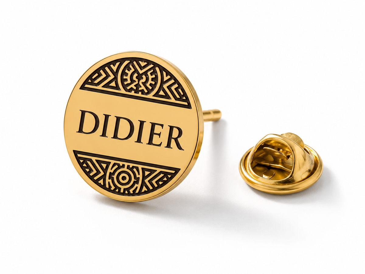 Pin's personnalisé ROYAL doré avec prénom – HÉLIE ÉBÈNE