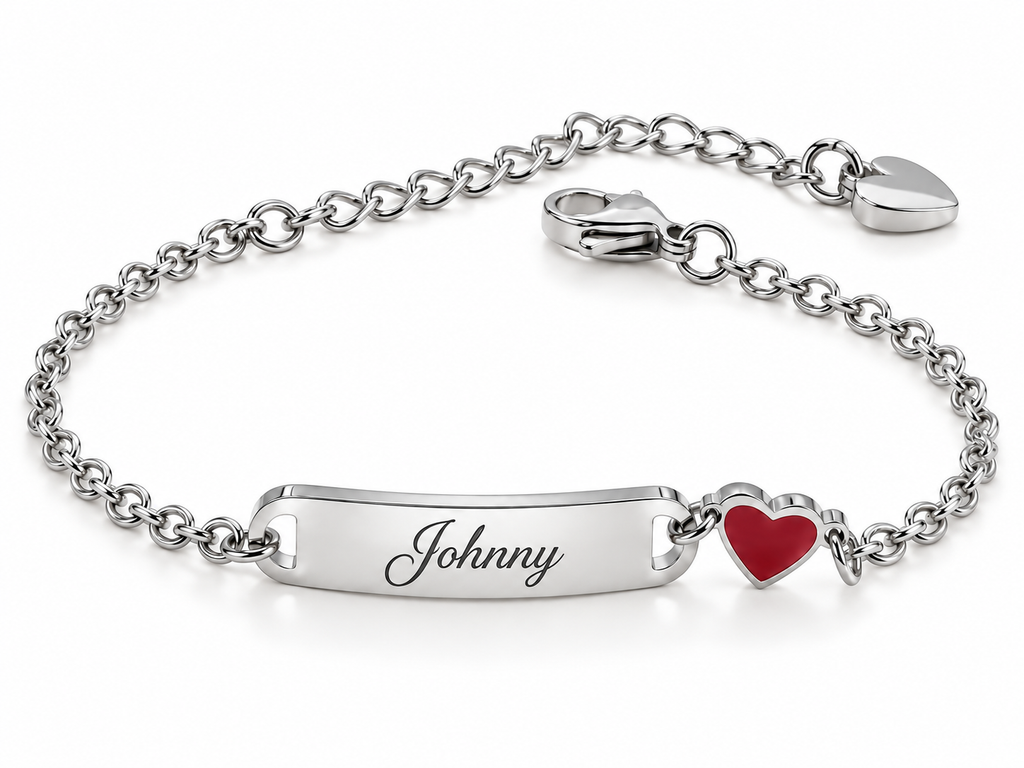 Bracelet prénom personnalisé fille avec cœur rouge – modèle Johnny fond blanc argenté
