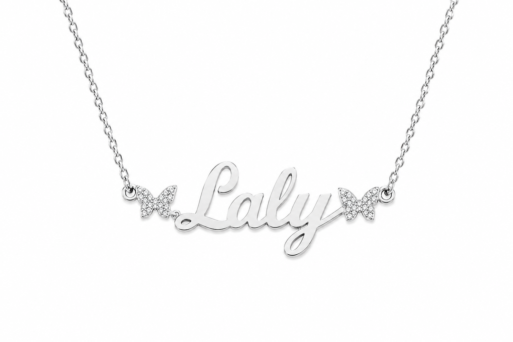 Collier prénom enfant Laly argenté avec papillons scintillants