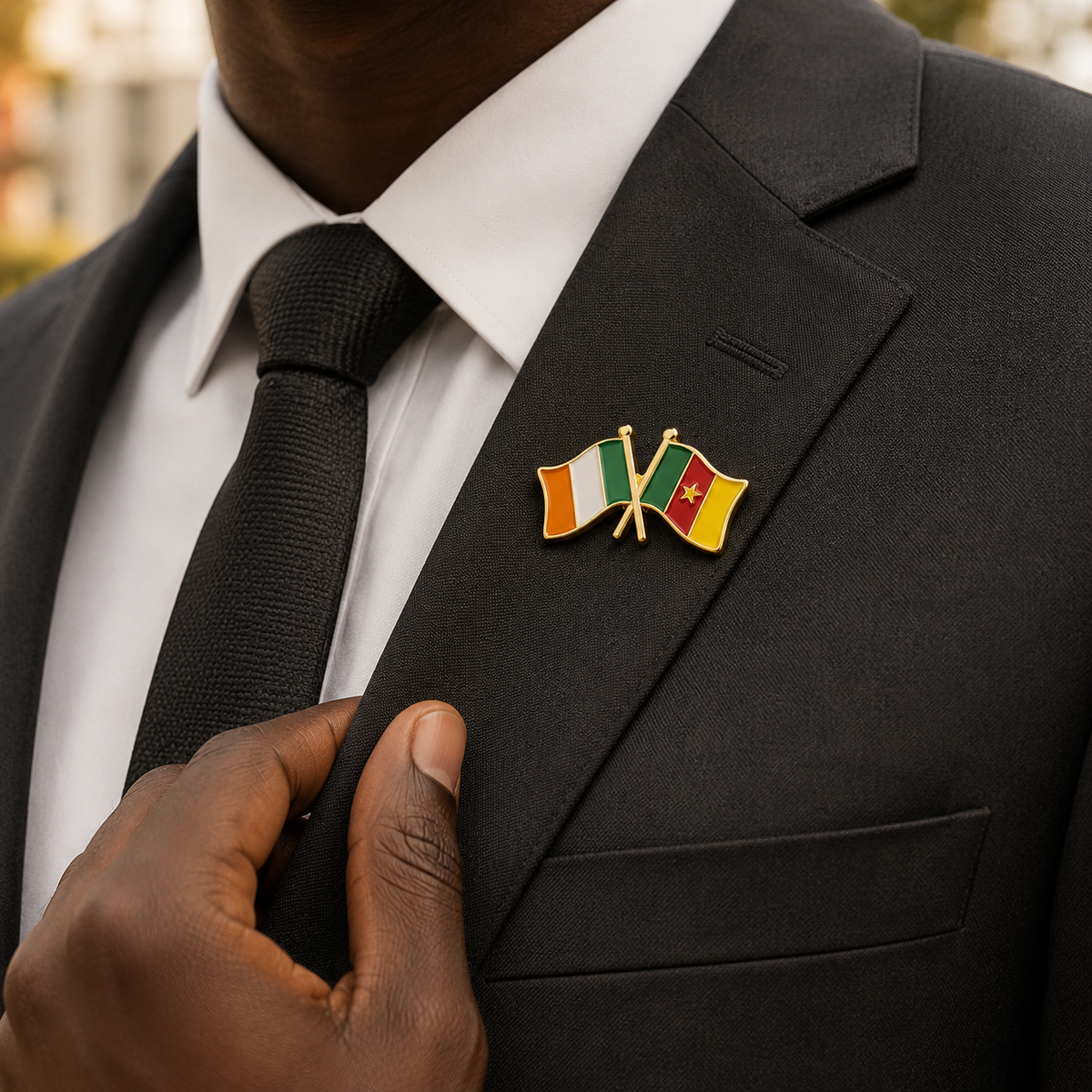 Pin's drapeaux jumelés porté sur costume professionnel